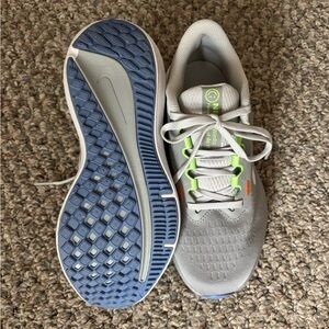 Women’s Nike Winflo 10 running shoes with box